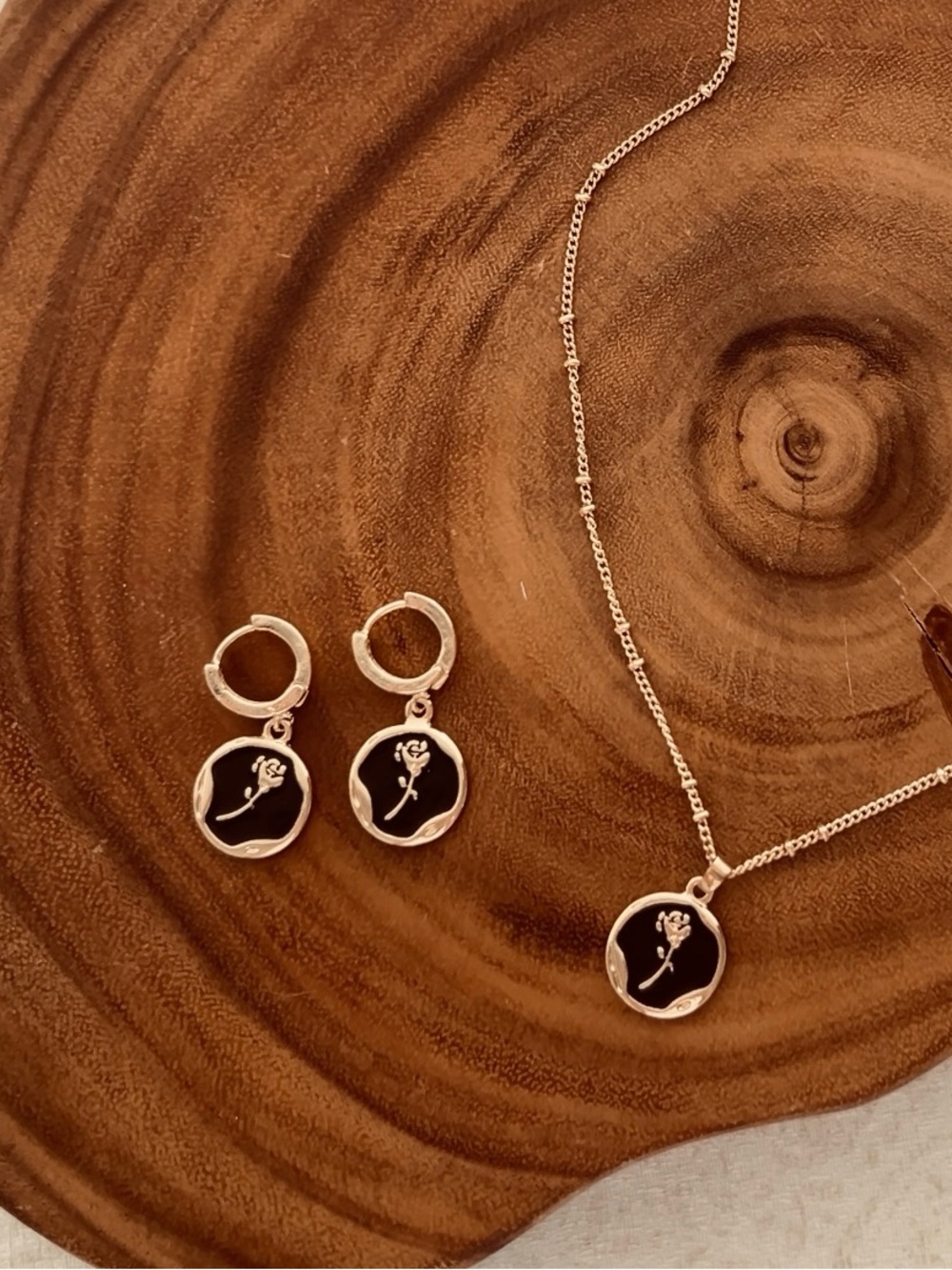 NWT Rose Pattern Jewelry Set - Picture 3 of 4